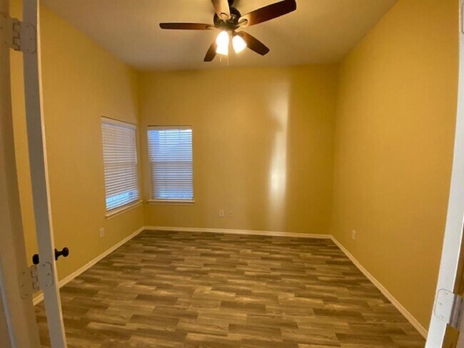 Building Photo - 290 Adobe Terrace S