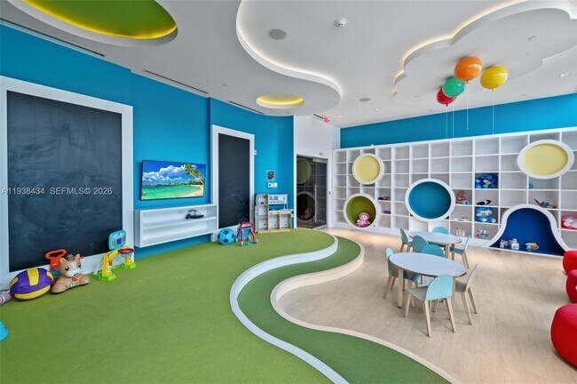 Building Photo - 851 NE 1st Ave