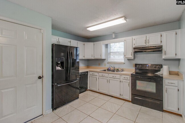 Building Photo - 19 Caddis Creek Ct