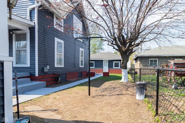 Building Photo - 856 River Ave