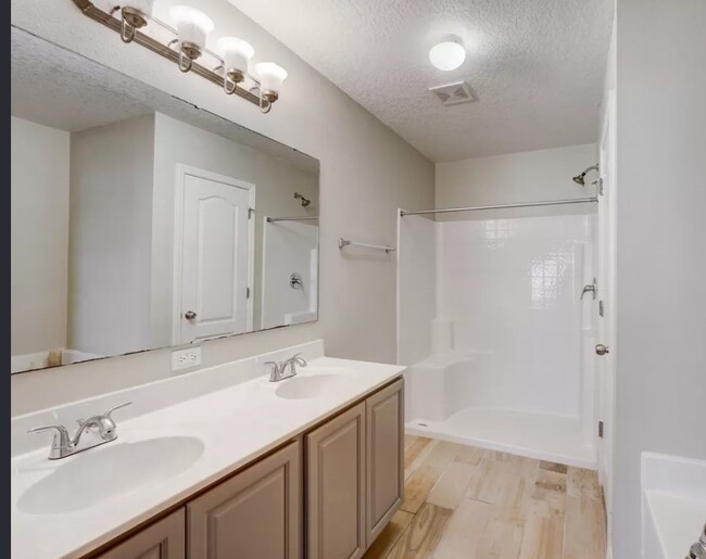 Master bathroom - 5225 NW Wisk Fern Cir