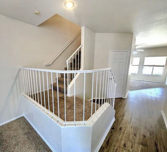 Building Photo - 3 Bedroom Townhome at Townes at Southpark ...