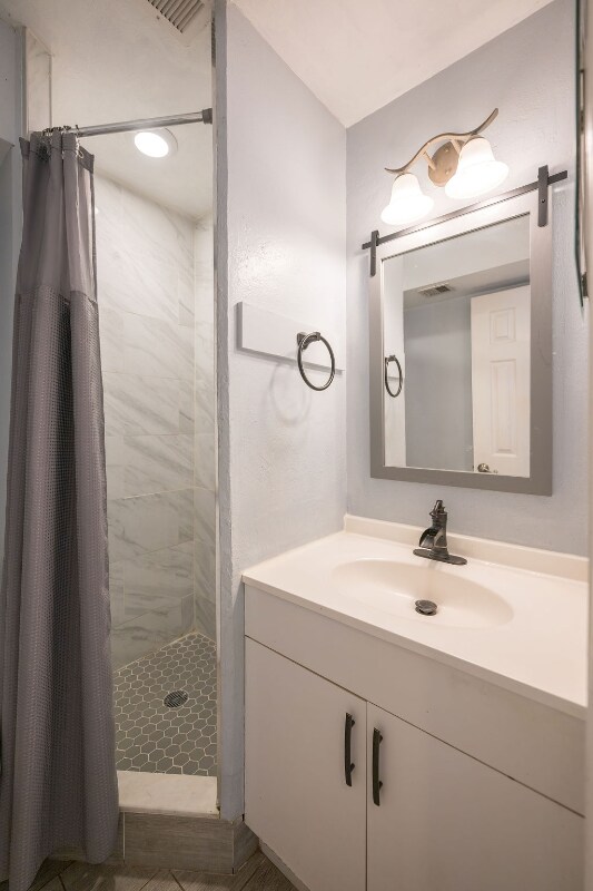 Building Photo - 902 NE 34th St