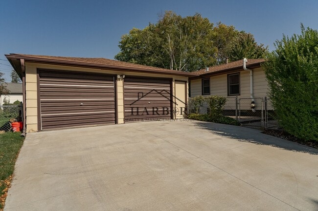 Building Photo - Single Family Home - Coming Soon!