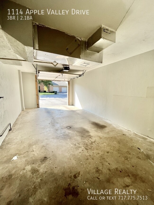 Building Photo - Extremely spacious 3-bed townhome in Dalla...