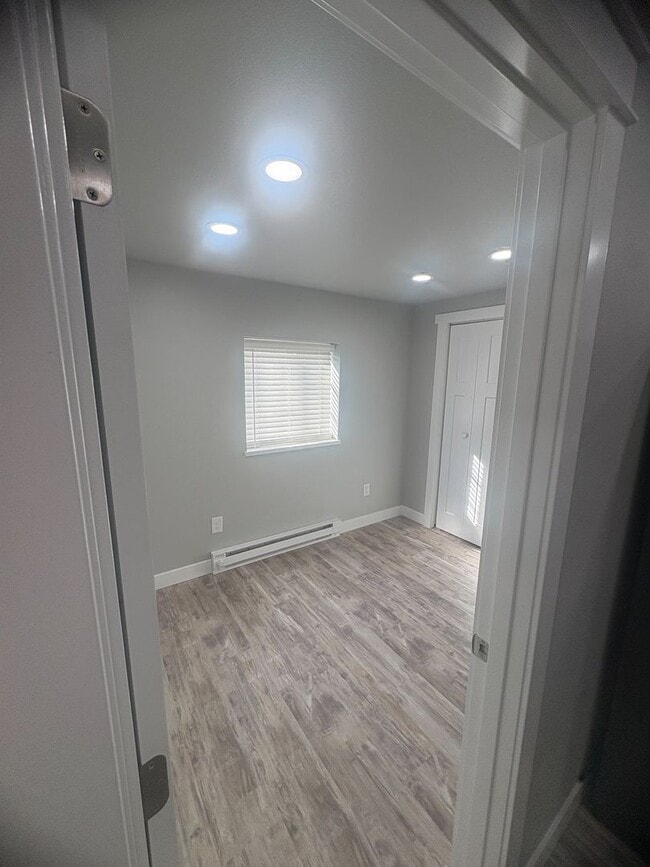 Building Photo - 1607 E 13th St