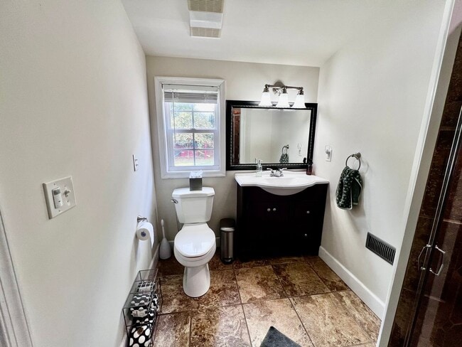 Building Photo - Love Where You Live in Lake Shores!