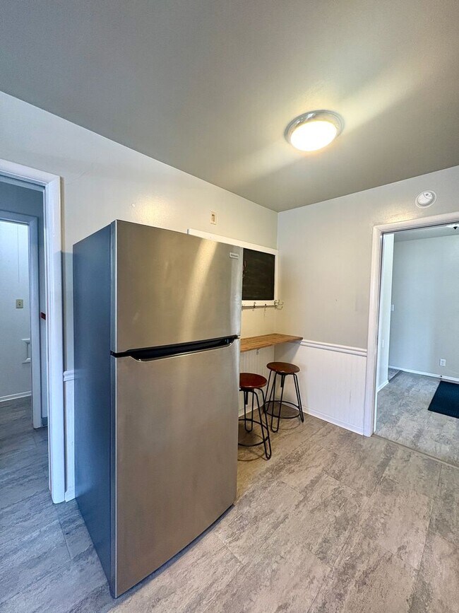 Building Photo - 1215 Avenue E
