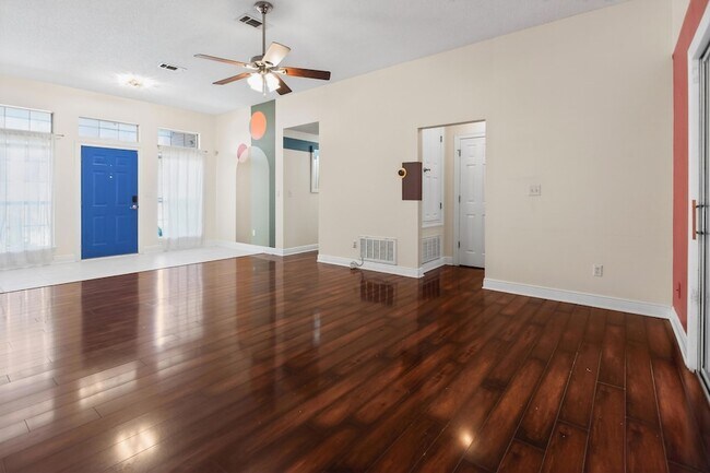 Building Photo - 1249 Northview Dr