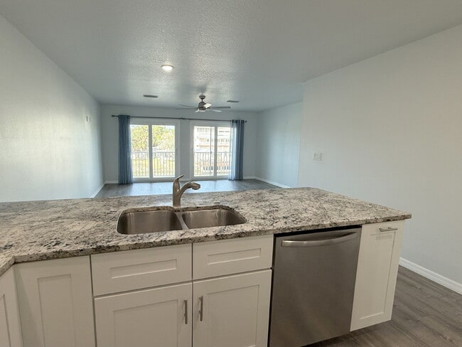 Building Photo - Waterfront 3 bedroom townhome with dock!