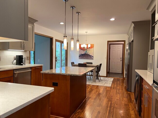 Building Photo - 4907 Pinewood Ct