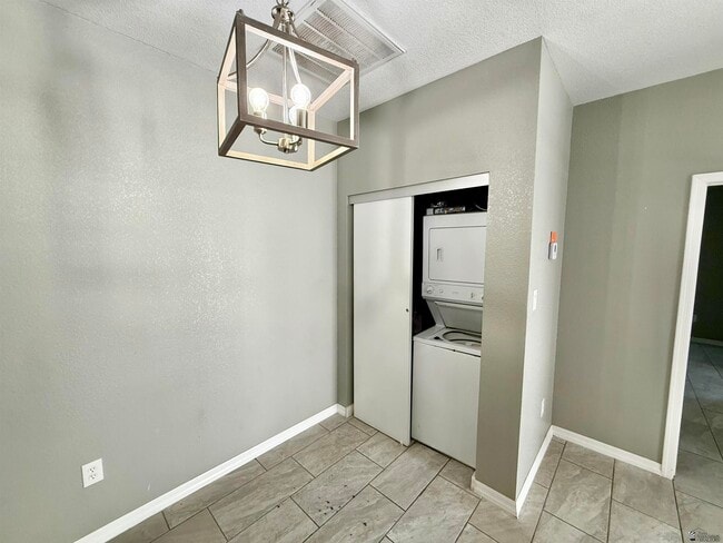 Building Photo - 458 S Orange Ave