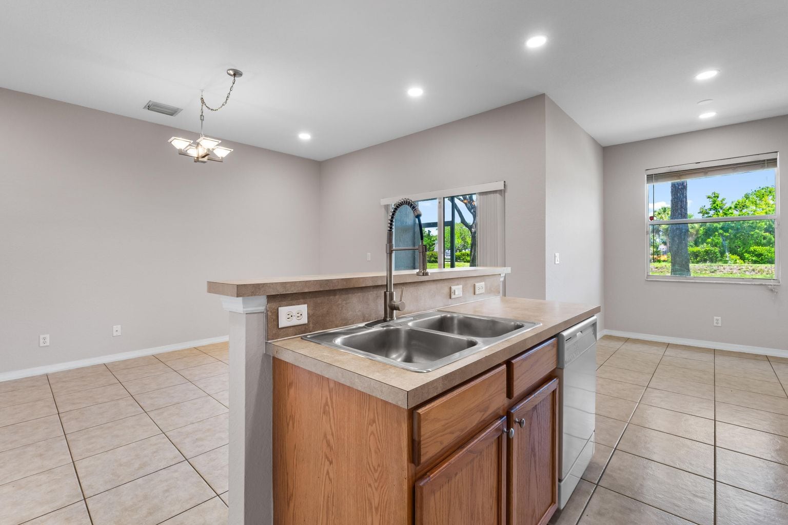 Building Photo - 3051 Grandiflora Dr