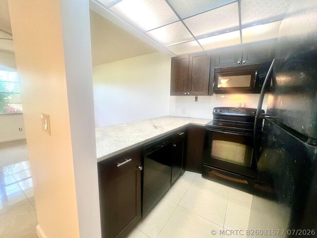 Building Photo - 517 Mansfield M