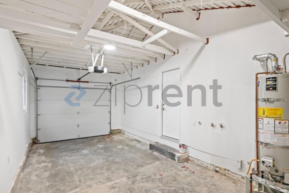 Building Photo - Unit