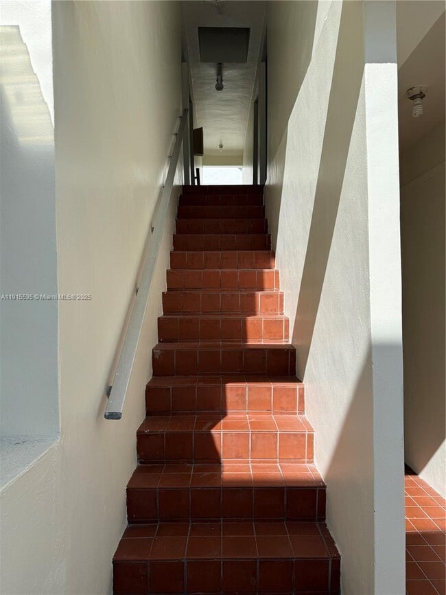 Building Photo - 7915 Harding Ave