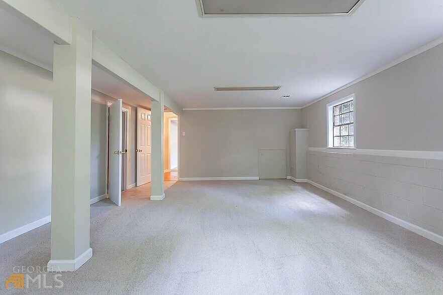 Building Photo - 5545 Sturbridge Way