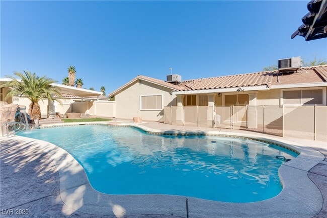 Building Photo - 2121 Rosanna St