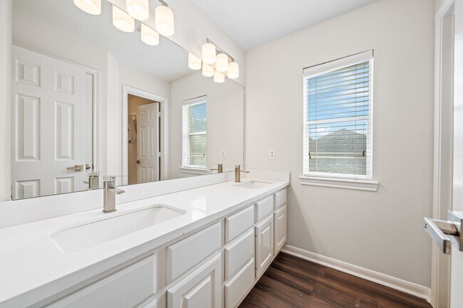 Building Photo - 6214 Laguna Del Rey Dr