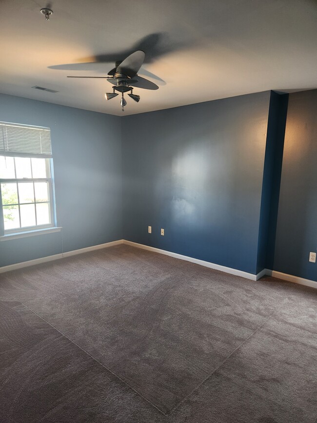 Building Photo - 2026 Windsong Dr