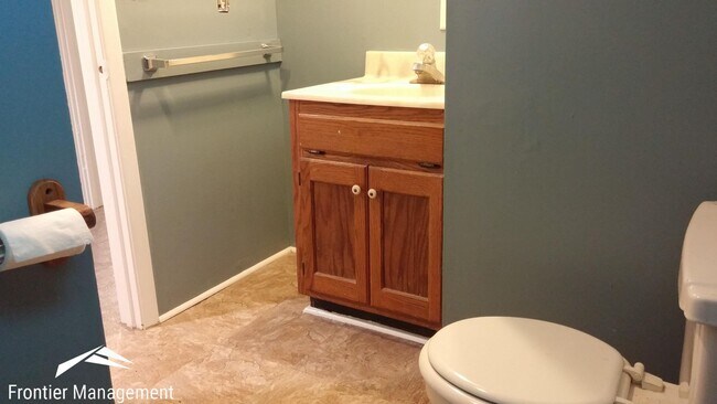 Building Photo - 626 Bertrand St