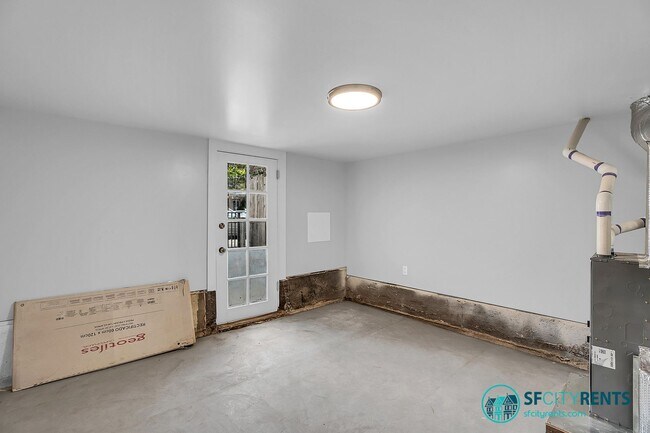 Building Photo - Sunnyside: Newly Renovated Single Family H...