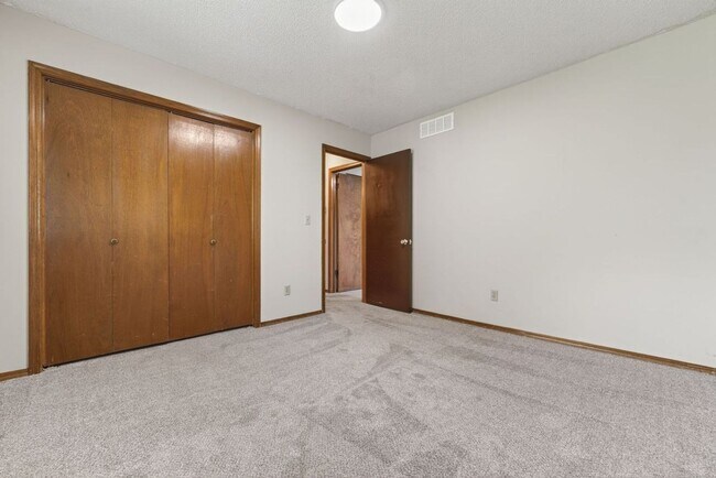 Building Photo - 8432-8434 W Thurman