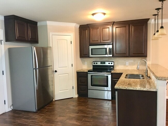 Building Photo - 817 Dominik Dr