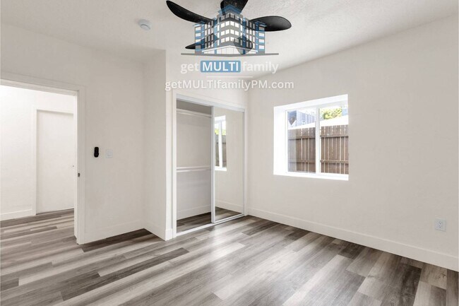 Building Photo - 1006 E Pasadena Ave