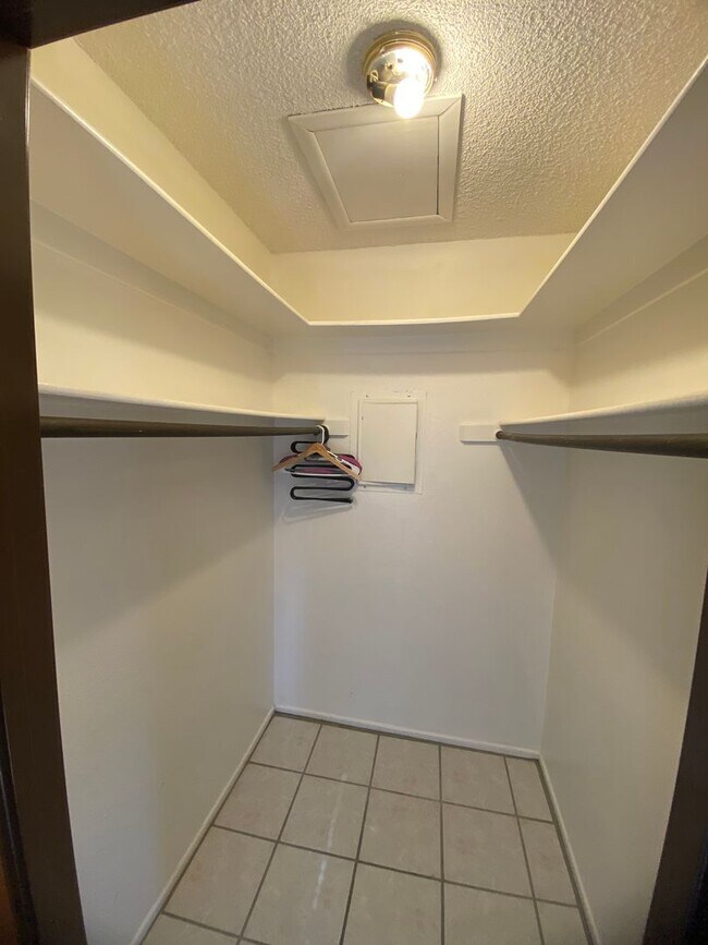 Building Photo - AMERICANA Property Mgmt - Downstairs 2 Bed...