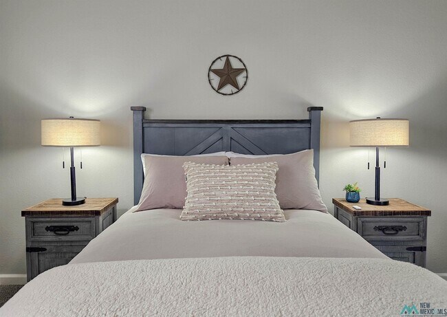 Building Photo - 510 W Dallas Ave