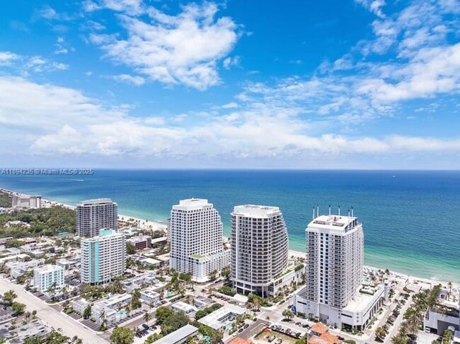 Building Photo - 3000 Riomar St