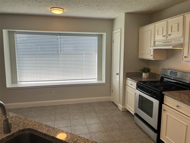 Building Photo - 2703 Hot Springs Dr