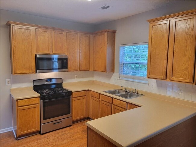Building Photo - 310 Hulan Way