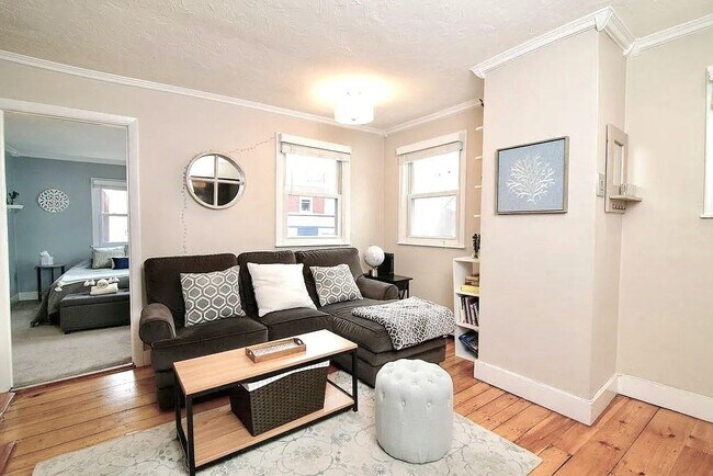 Building Photo - 206 Bunker Hill St