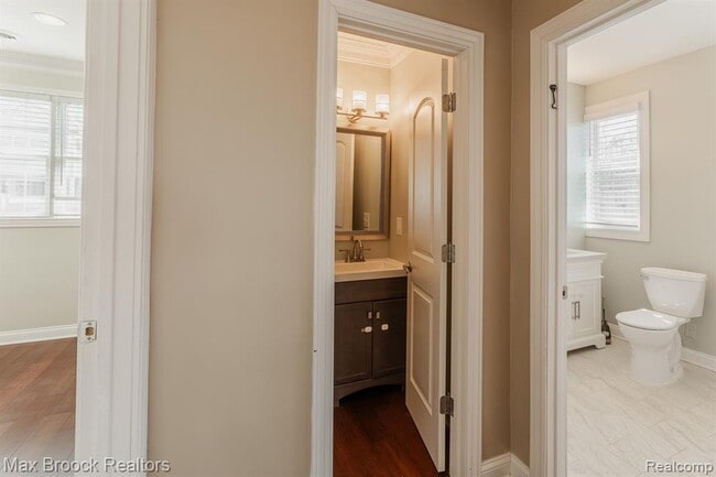 Building Photo - 1610 Yosemite Blvd