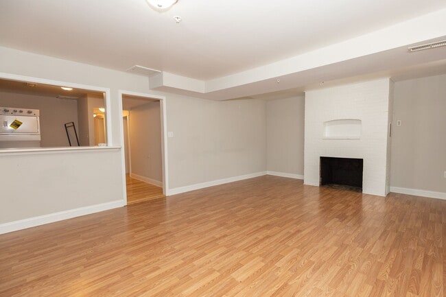 Building Photo - 212 W Burke St