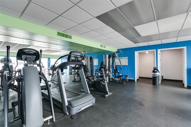 Building Photo - 3111 N Ocean Dr