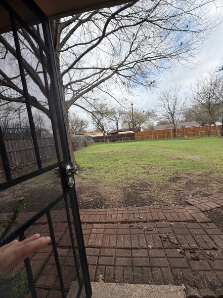 Building Photo - 519 Wren Ave