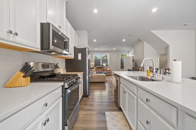 Building Photo - 2694A Azalea Garden Road