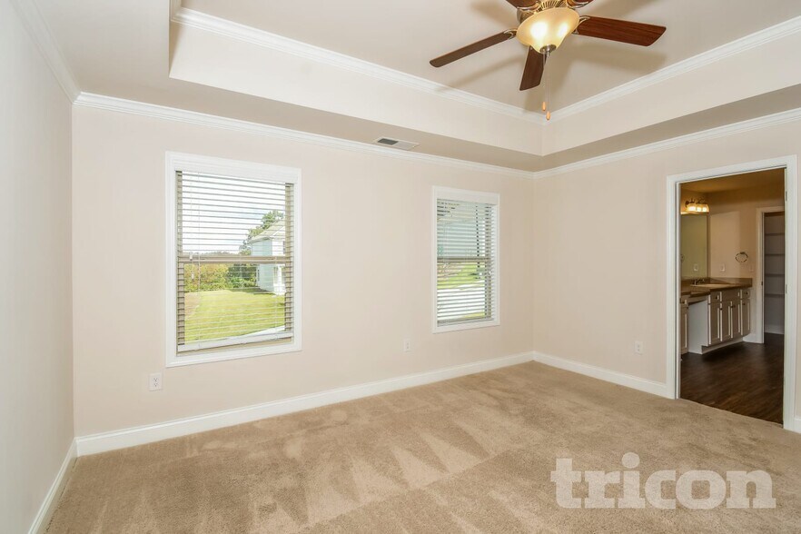 Building Photo - 725 Ireland Ln