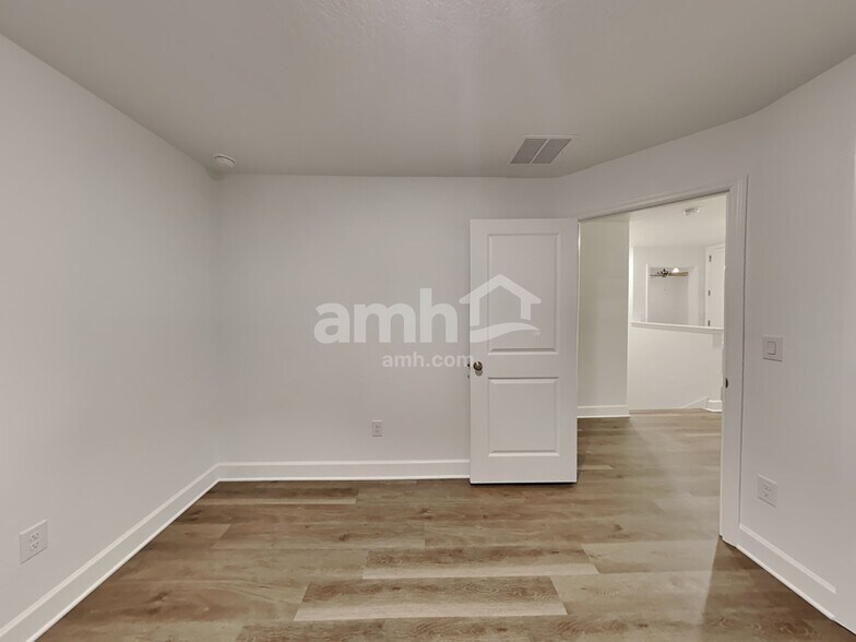 Building Photo - 37837 Dusty Saddle Ln