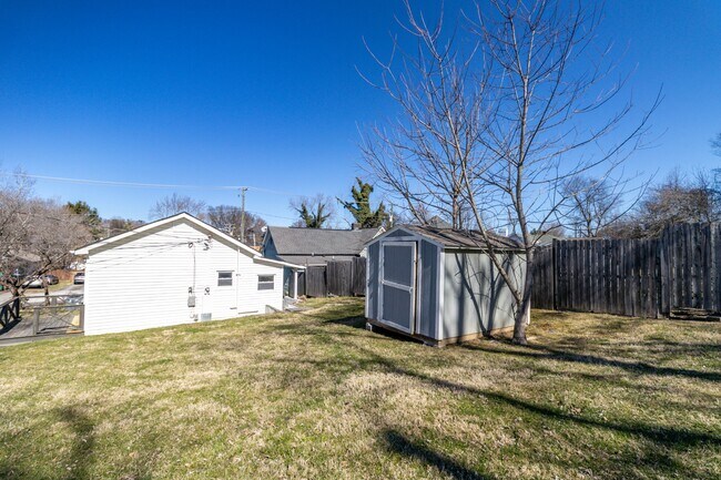 Building Photo - 1900 Edgewood Ave