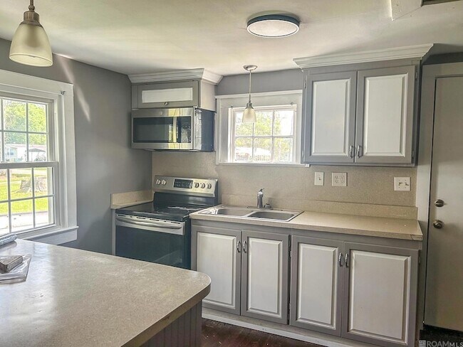 Building Photo - 30184 Smith Dr