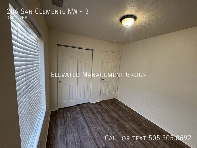 Building Photo - 206 San Clemente Ave NW