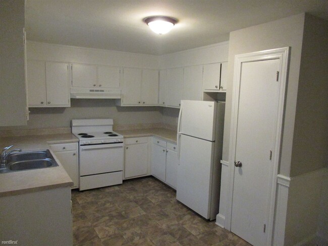 Building Photo - 2 br, 1 bath  - Hunting Ridge Apartments
