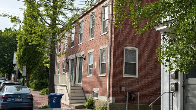 Building Photo - All Inclusive West End Condo-Fully Furnished with Parking!