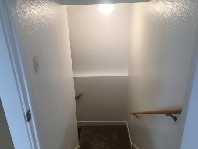 Building Photo - Gorgeous Stapleton Townhome!