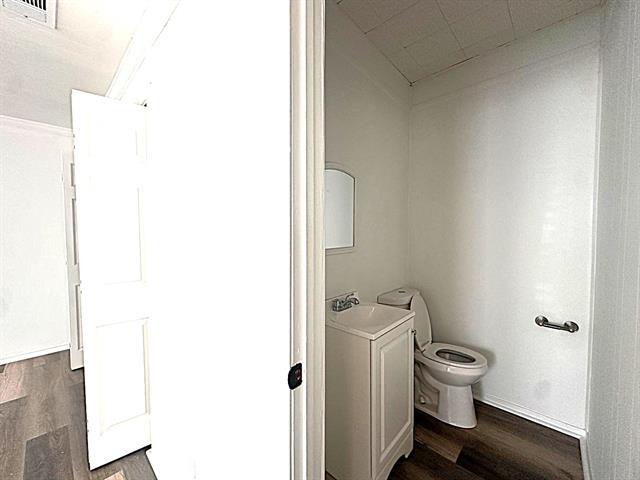 Building Photo - 2108 Ave D