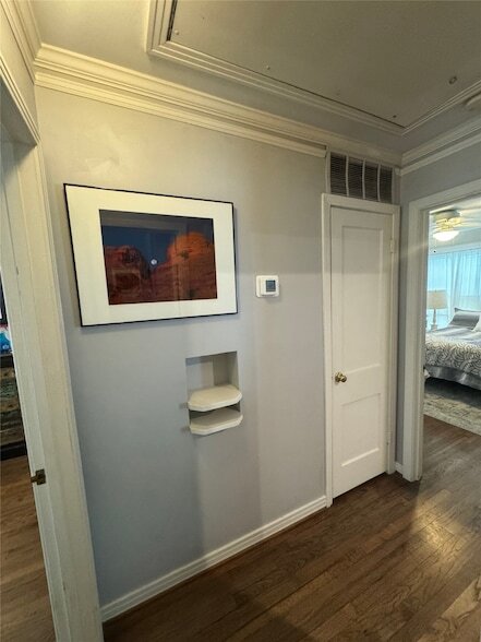 Building Photo - 8642 Daytonia Ave